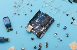 Nano-GPS-tracking device for effective signalling Nano-GPS